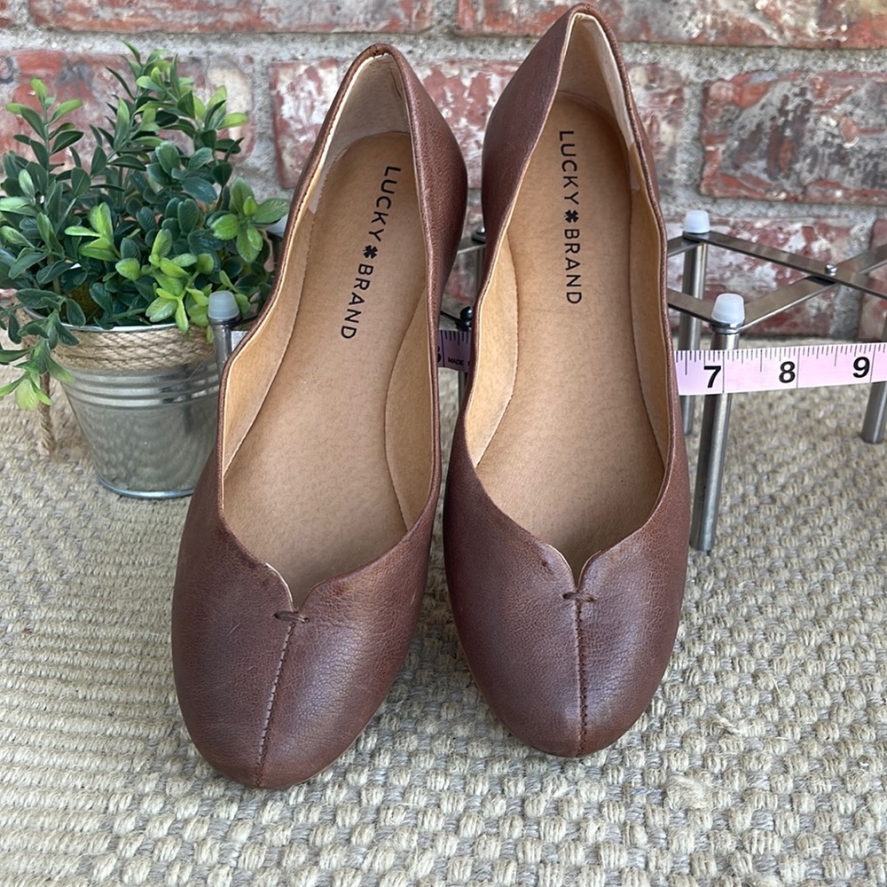 Lucky Brand tan leather size 6 flats.